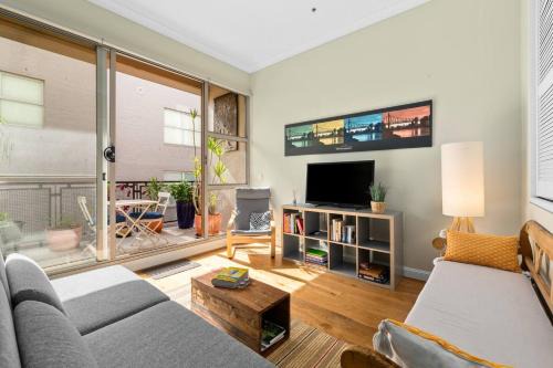'Laube 105' Modern Inner-city Sanctuary with Balcony