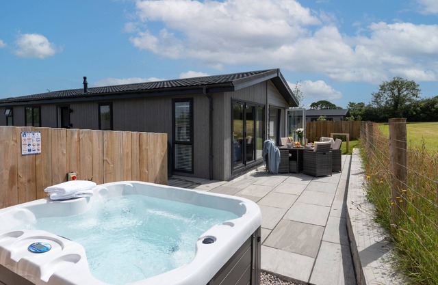 Lavender Lodge, 8 Roadford Lake Lodges