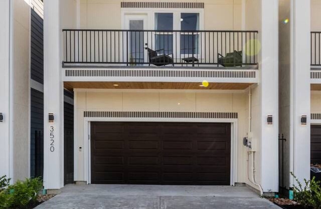 Lavish home close to downtown Houston with game rm