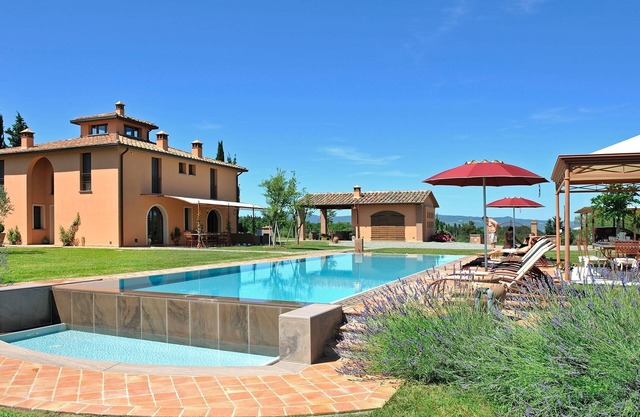 Lavish Peccioli Villa