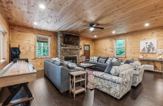 Lazy Bear Lodge by Inn & Spa at Cedar Falls