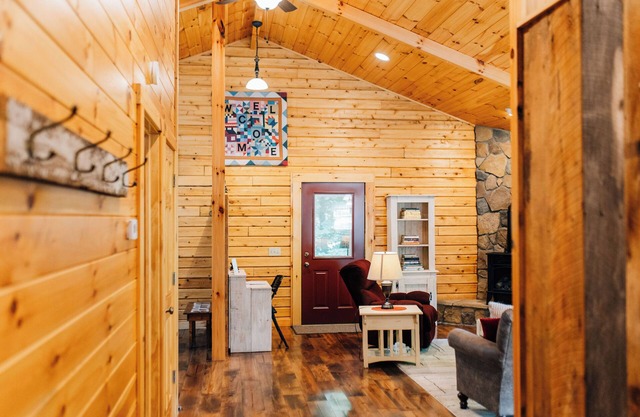 Lazy Days by Rocky Hill Cabins