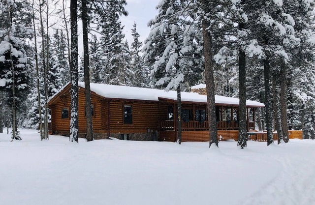 Lazy Dog Lodge is the quintessential log home in a ski and mountain bike resort