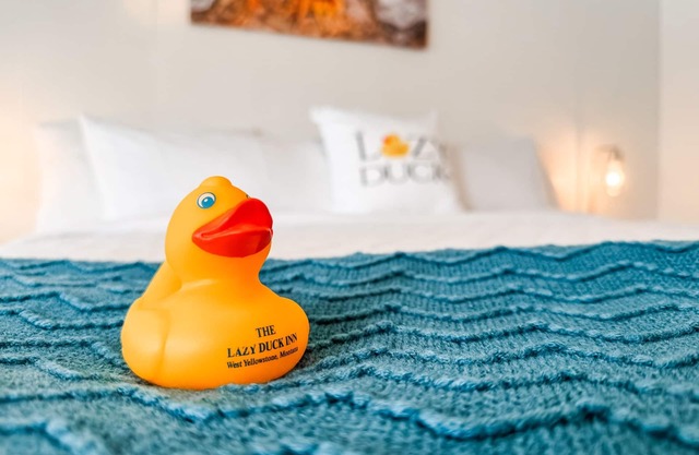 Lazy Duck Inn #27 King Suite