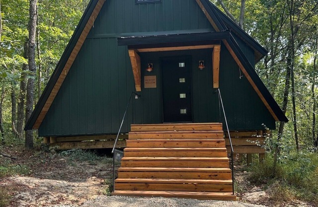 Lazy Lane Cabins - Hickory Hollow