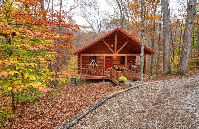 Lazy Oaks Cabin by Tranquil Hills Lodging