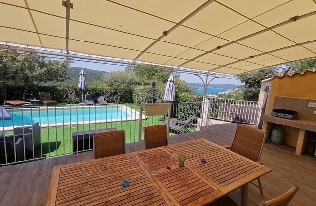 Le Belvedère guest house - BAUDUEN