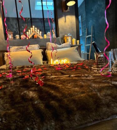 Le chalet romantique, SPA, Écran cinéma, Lit king size, day use, 10 min centre