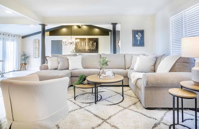 Le Chandelier: Nestled Amidst Breathtaking Scenery , 5 Miles from the Ark