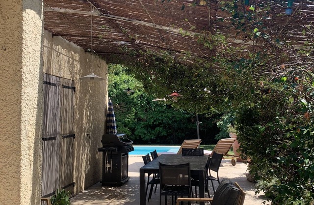 Le cigalon, pleasant house with swimming pool.
