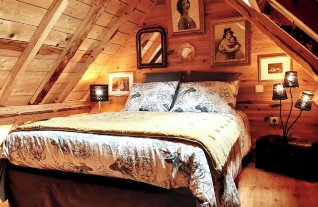 LE GÎTE DU BOIS DE L'HIVER, large character property at the foot of the Puy-de-Dôme mountains