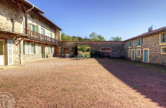 Le Grand Lurange: Comfort and Authenticity for 15 Guests