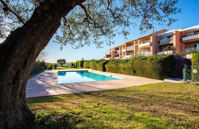 LE JARDIN BLEU AP4388 By Riviera Holiday Homes