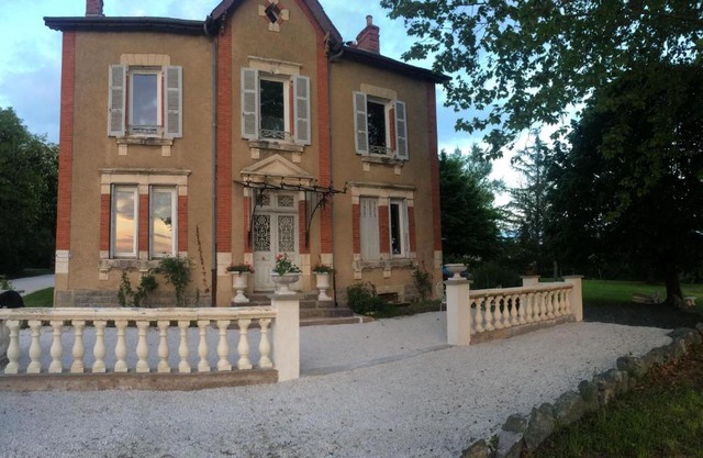 Le manoir de la Source au bord de l'EuroVélo 6