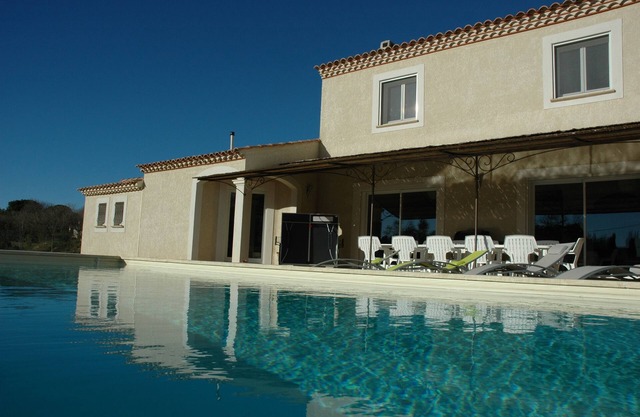 LE MAS DE L'OLIVIER ARLES 10-18 pers SEE DETAILED RATES-CHEF CUISINI POSS.
