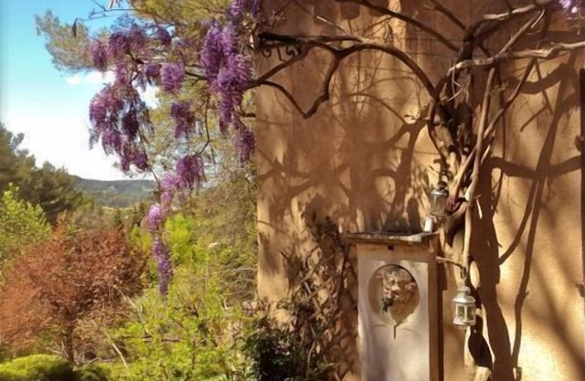 Le Mas Du Philosophe, Large Traditional Villa in Provence.