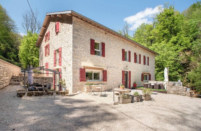 Le Moulin Chopin 5* gîte for 8 to 14 people.