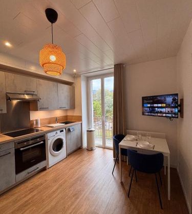 Le Nébula - rénové - parking - proche centre ville