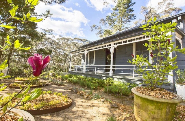 Le Petit Chateau Bushland Views