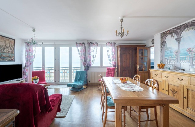 Le Petit Pélican - Two Bedroom Apartment, Sleeps 5