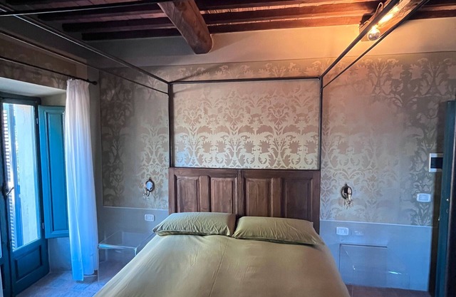 'Le Scope' Room with Shared Pool, Private Terrace and Shared Garden