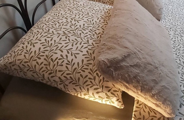 "Le tiny de Laly " 2025 at 12 min airport Charleroi .-wifi -garden-air conditioner.