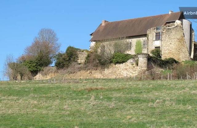 LE VIEUX CHÂTEAU Cottage # 1 / Cottage # 1 Stately home from the XV / XVI century