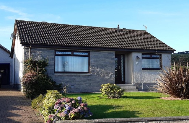 Leafield Holiday Home