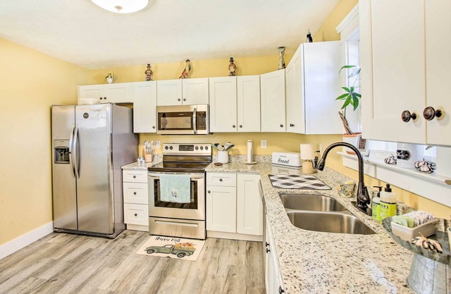Lebanon Getaway w/Fire Pit + Furnished Porch
