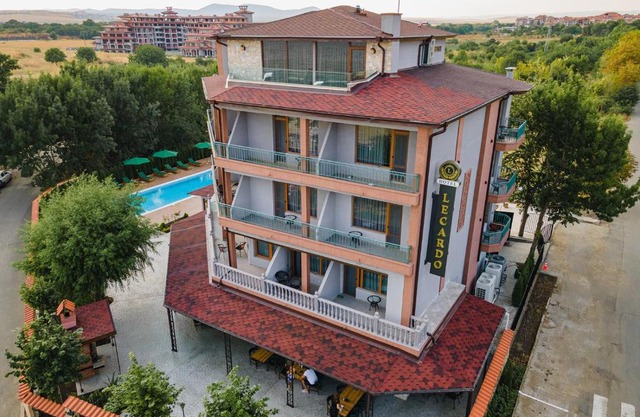 Lecardo Hotel