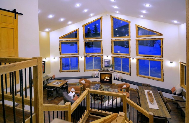 Legacy Lodge/Sprawling Lodge Home Close to the Resort, Sleeps 20/Hot Tub/Garage