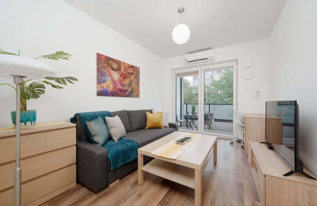 Legnicka 33 | Comfortable Apartment | Parking