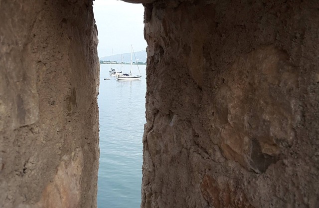 Leludas guesthouse by the sea in Nafpaktos center