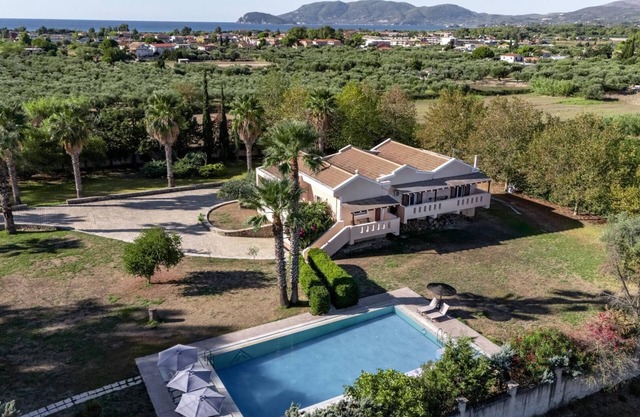 Leone Luxury Villa Giota