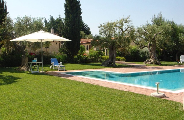 'LERALORA' VILLAS IN THE COUNTRYSIDE WITH POOL AND PATIO GARDEN