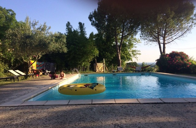 Les étoiles" family gîte with swimming pool