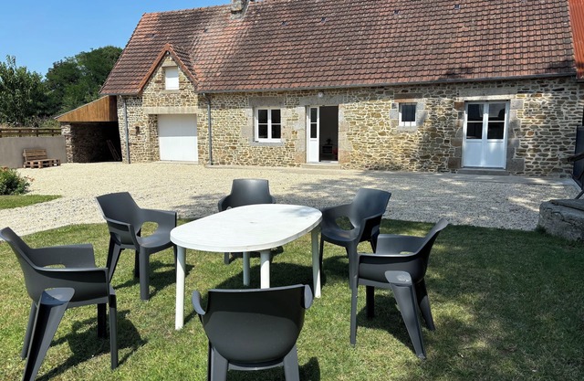 Les flots bleus: Charming little house by the sea (1.6km away)!