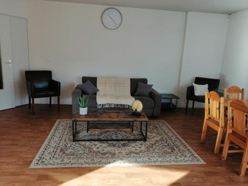 Les fontaines T4 Spacieux 3 chambres parking gratuit