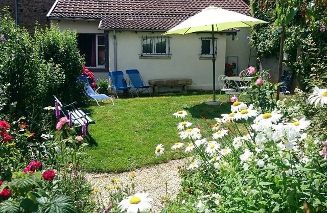 Les Glycines Cottage - Quiet with wifi and pets allowed