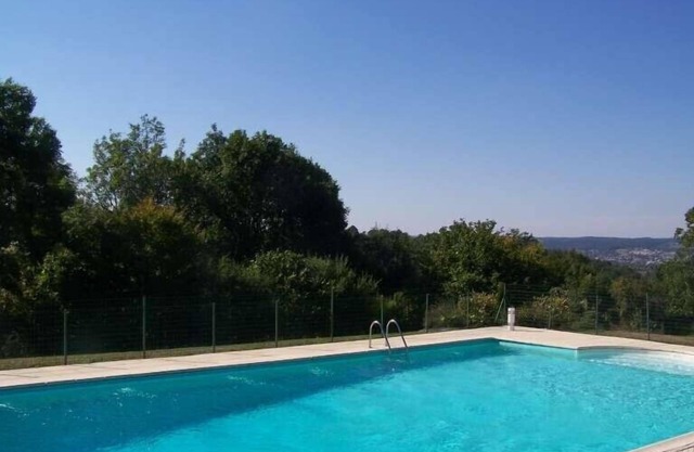 Les Hirondelles charming gîte in Périgord, max 8 pers with swimming pool in a quiet area