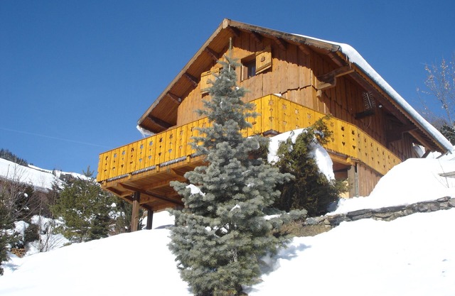 "Les Marmottes de l'Alpe", Charming family chalet (3 *) with panoramic view