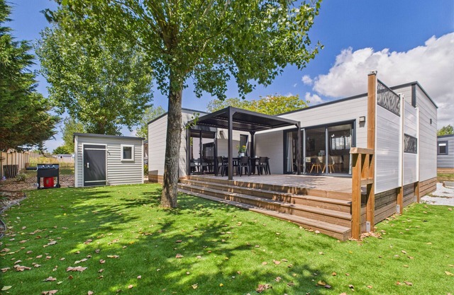 Les Voiles Blanches, chalet with pool for 8