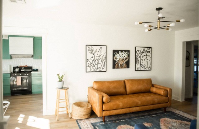 Less than a mile to downtown Edmond and close to UCO. Cozy mid-century house!