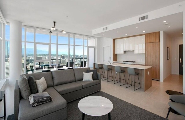 Level South Hill- An Extended Stay Dream. Two Bedroom Sky Suite