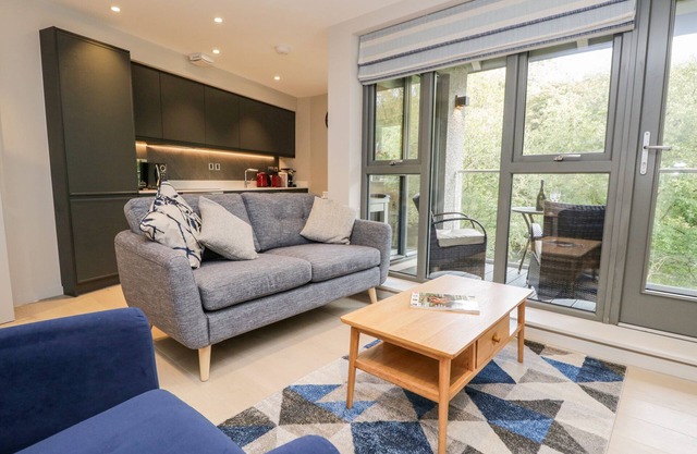 LEVEN VIEW, romantic in Newby Bridge