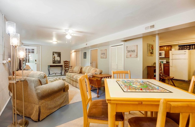 Lexington Apt Rental Near VA Military Institute!