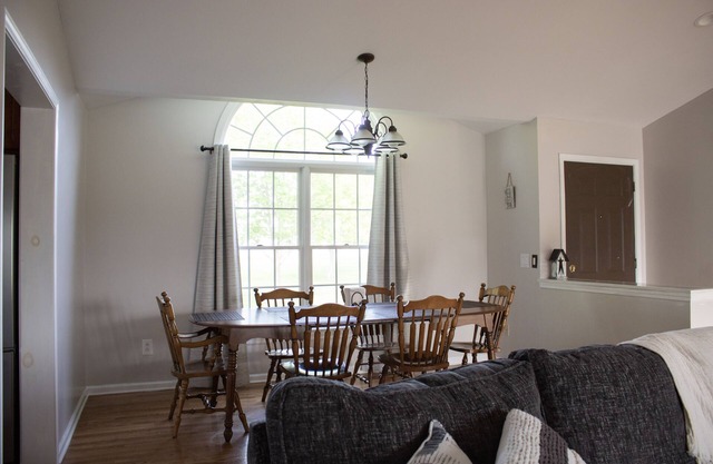 LG Backyard, BBQ Grill, Sleeps 12, Cottage in Stanley