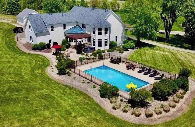 Liberty Hill Lodge, Hot Tub & Pool