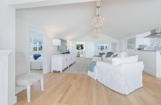 Life is better at the Beach in Malibu! Lux 3 bdr Home Spectacular Ocean Views