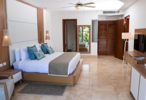 Lifestyle holiday vacation resort Sunrise suites and Penthouse Mandatory All-Inclusive fee due at Check-in